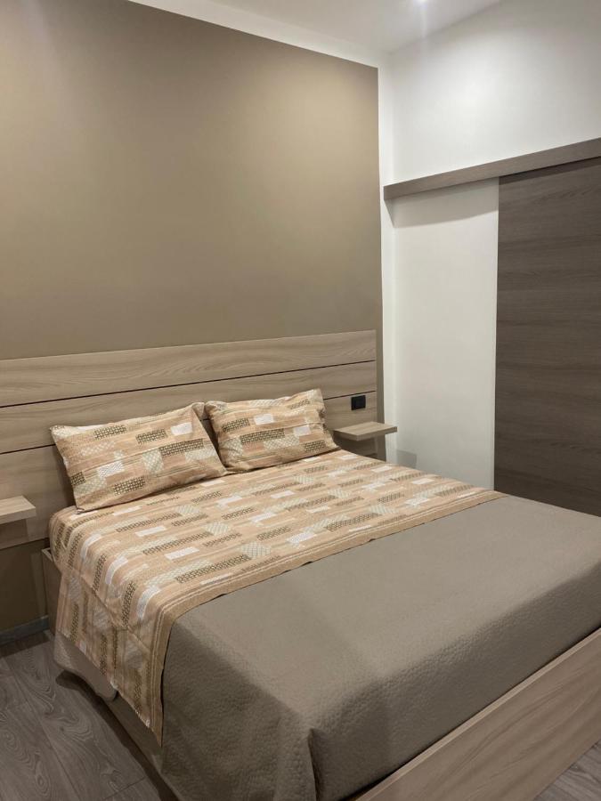 Holiday House Fifteen คาตาเนีย ภายนอก รูปภาพ